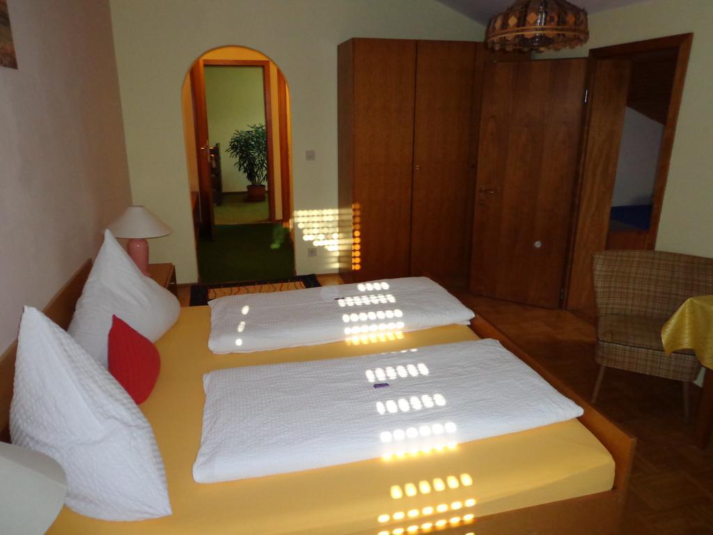 Gasthof - Pension Schamberger นูเคอร์เคน ไบม์ ไฮลิเงน บลูท ภายนอก รูปภาพ
