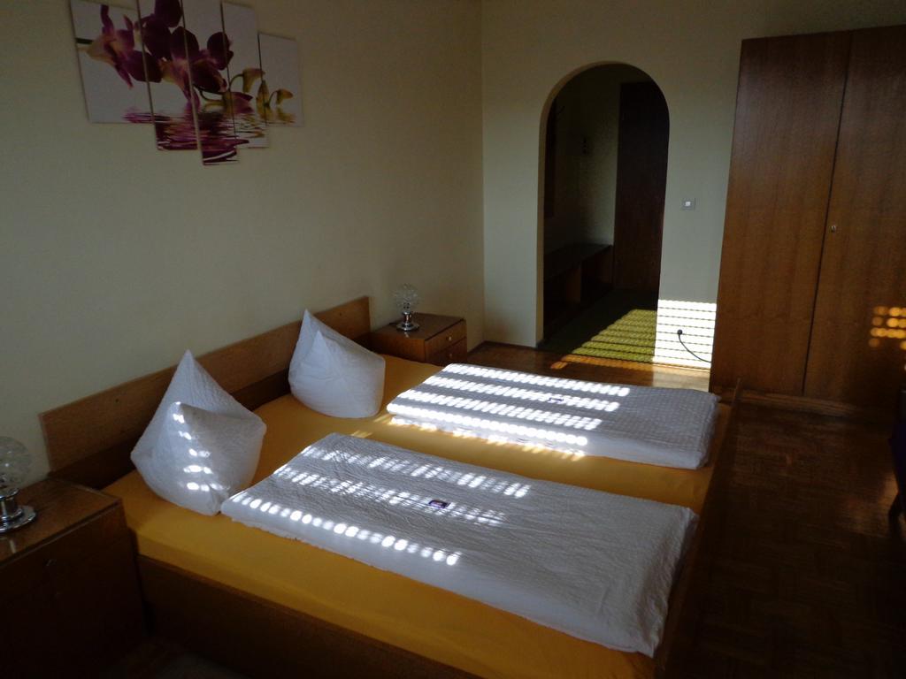 Gasthof - Pension Schamberger นูเคอร์เคน ไบม์ ไฮลิเงน บลูท ภายนอก รูปภาพ