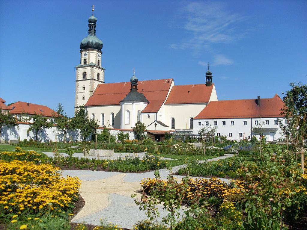 Gasthof - Pension Schamberger นูเคอร์เคน ไบม์ ไฮลิเงน บลูท ภายนอก รูปภาพ