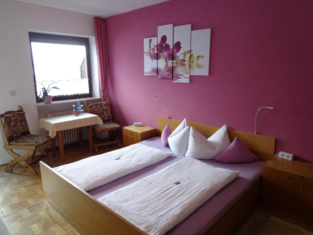 Gasthof - Pension Schamberger นูเคอร์เคน ไบม์ ไฮลิเงน บลูท ภายนอก รูปภาพ