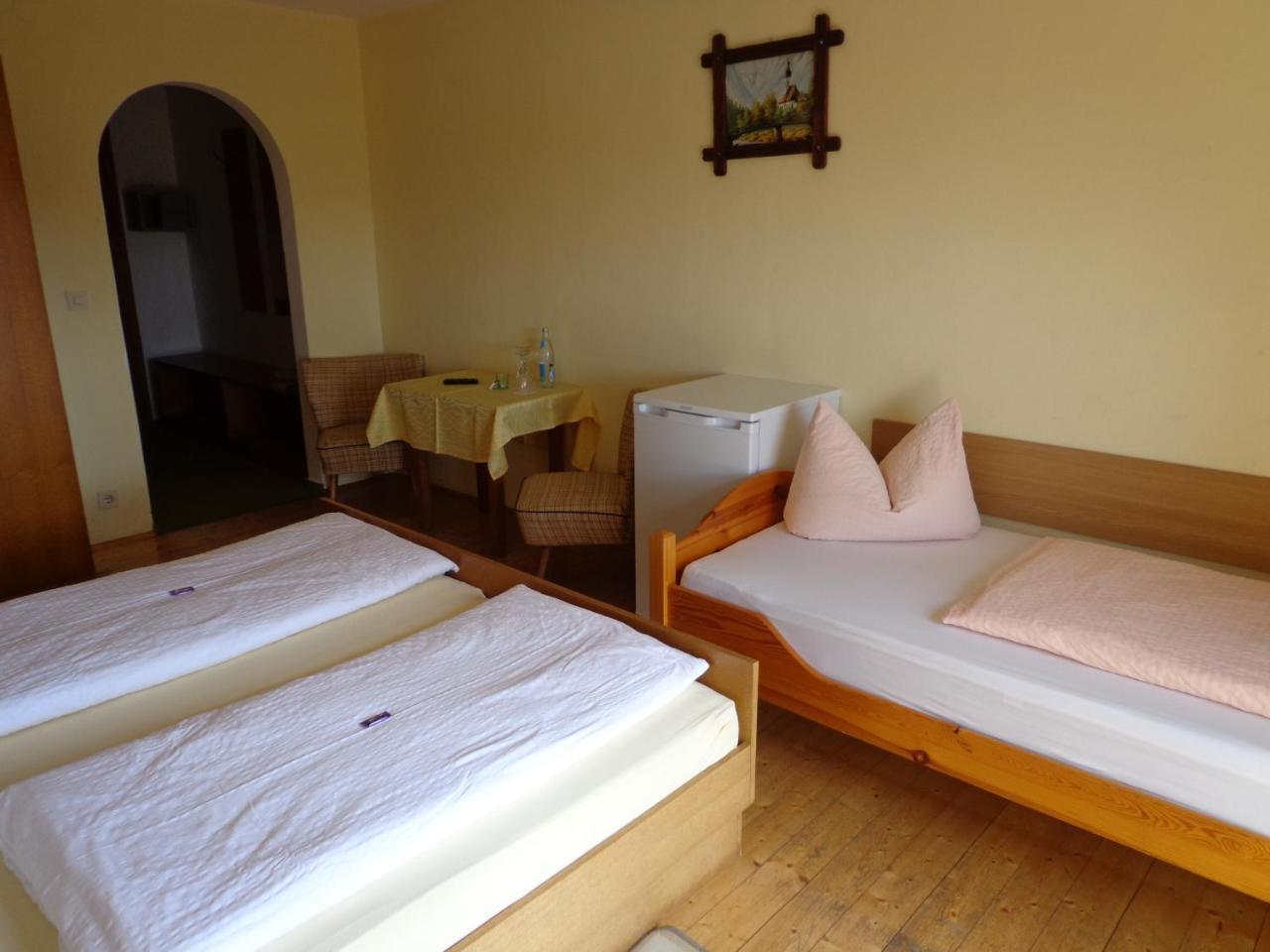 Gasthof - Pension Schamberger นูเคอร์เคน ไบม์ ไฮลิเงน บลูท ภายนอก รูปภาพ